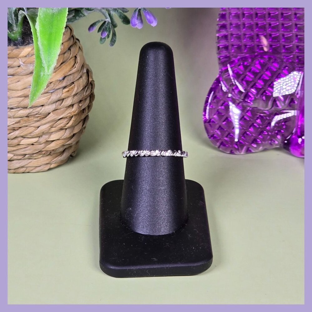 Twisted Design Band Silver Ring With‎ Cubic Zirconia Accents Size 8 (NWOT)